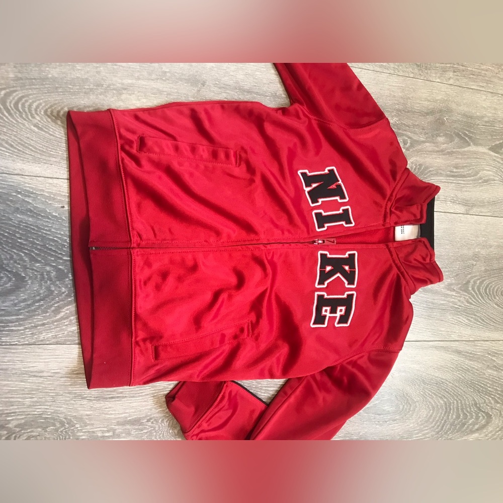 Red Nike jacket size 5 in Boys